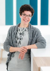 Portrait Mag. phil. Dr. med. Elisabeth Hackl